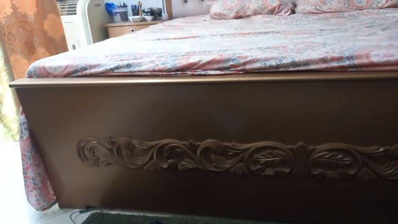 double bed for sale with side table 3