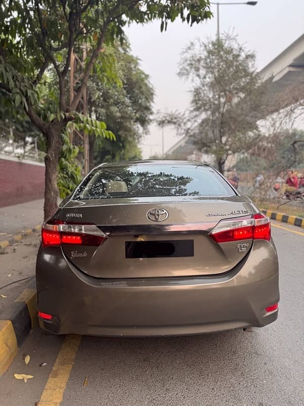 Toyota Corolla Altis Grande 2015 1