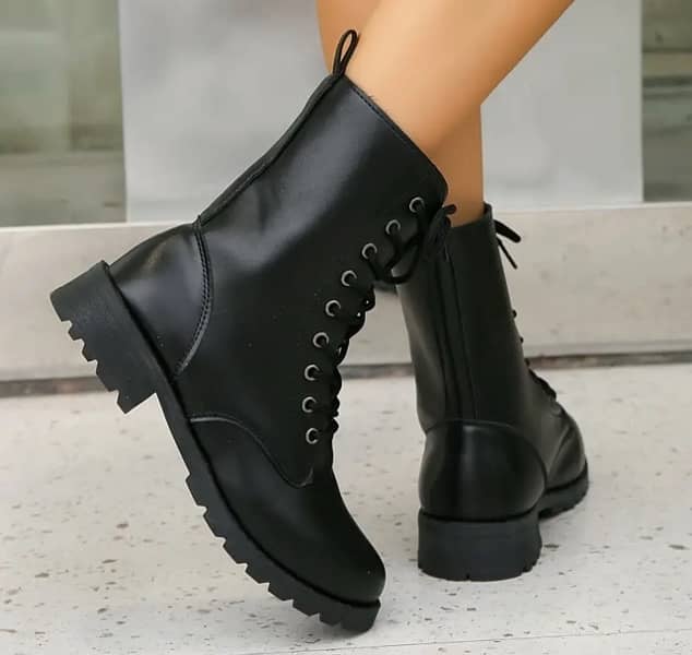 LACE UP BOOTS 2