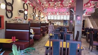 Fast food restaurant sitting tables & chairs 0