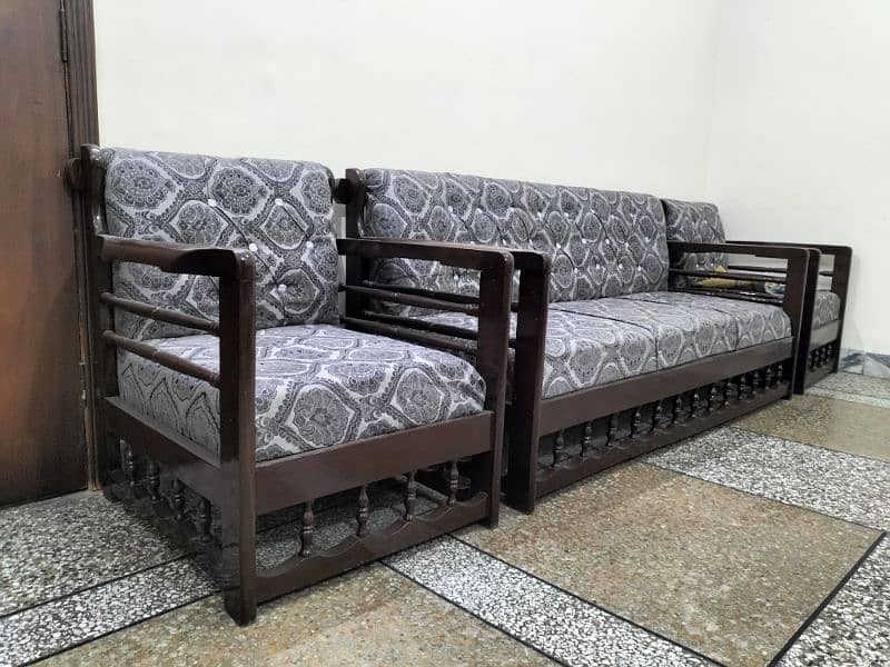 Sofa in best condition for sale 1