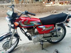 Honda 125 2023 model 2900 km driven. almost new and final price 0