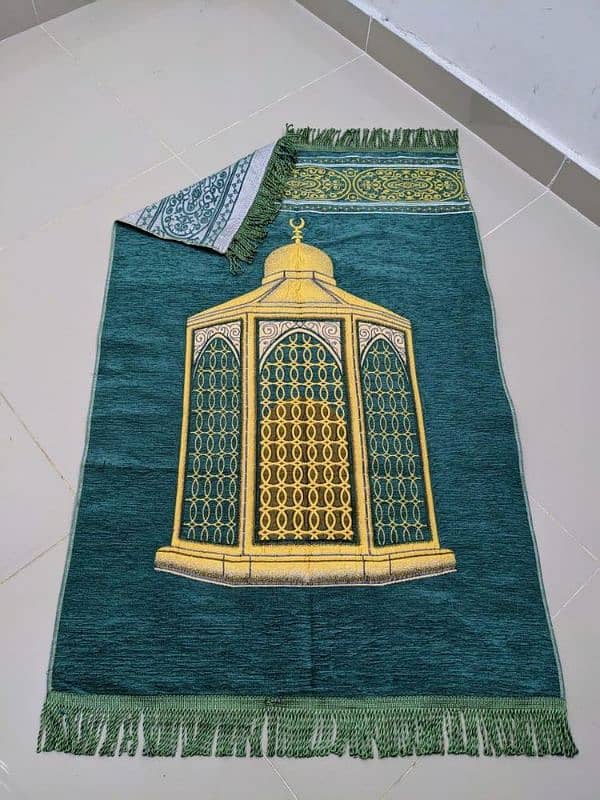 Beautiful Embossed Velvet Prayer Mat 0