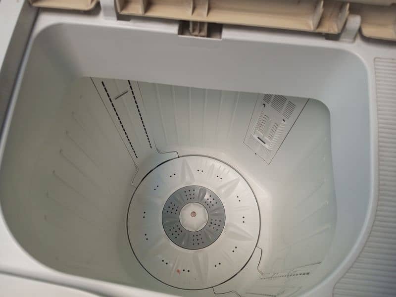 Kenwood semi automatic washing machine with dryer 3