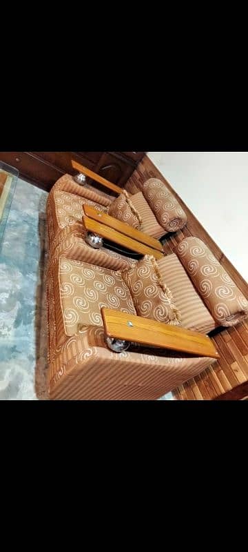 2 sofa sets 7 seater price 40,000 5 seater price 30,000 2