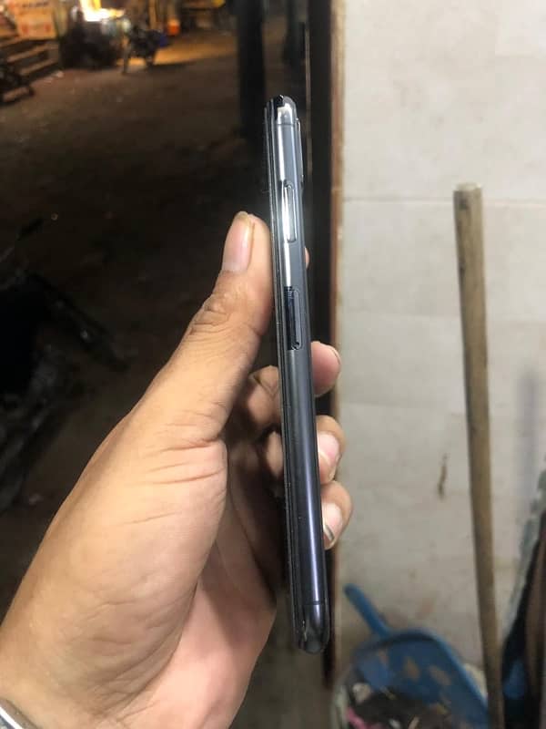 i phone xs max black 4