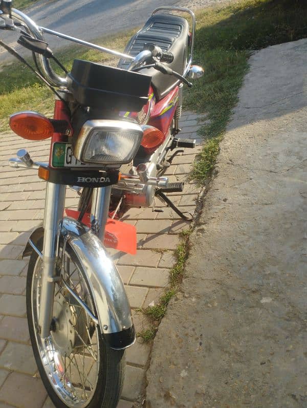 Honda 125 Motercycle 3