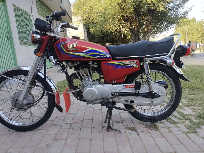 Honda 125 Motercycle 5