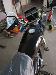 Honda 125 for sale 100% genuine abhi 1400km bhi ni chali hoe