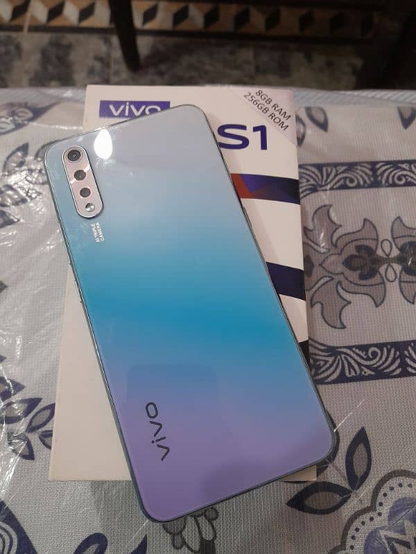 vivo S-1 Mobile 8/256 with box and charger 1