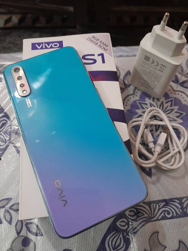 vivo S-1 Mobile 8/256 with box and charger 2