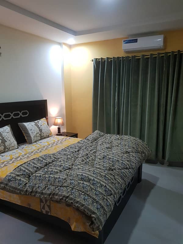 Par Day short time One BeD Room apartment Available for rent in Bahria town phase 4 and 6 empire Heights 2 Family apartment 3