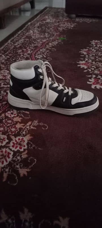 Black and white boots for sale. 0