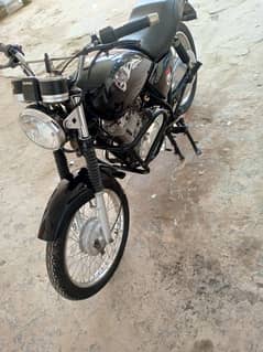 Suzuki GS 150 2014