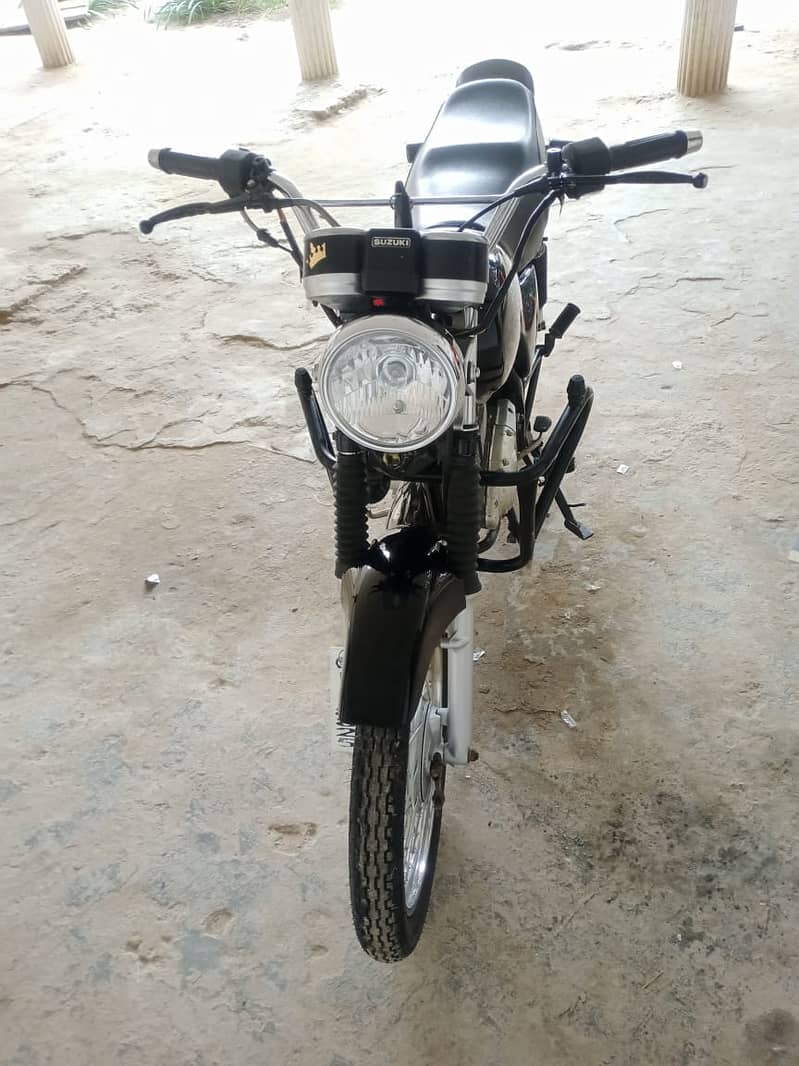 Suzuki GS 150 2014 4