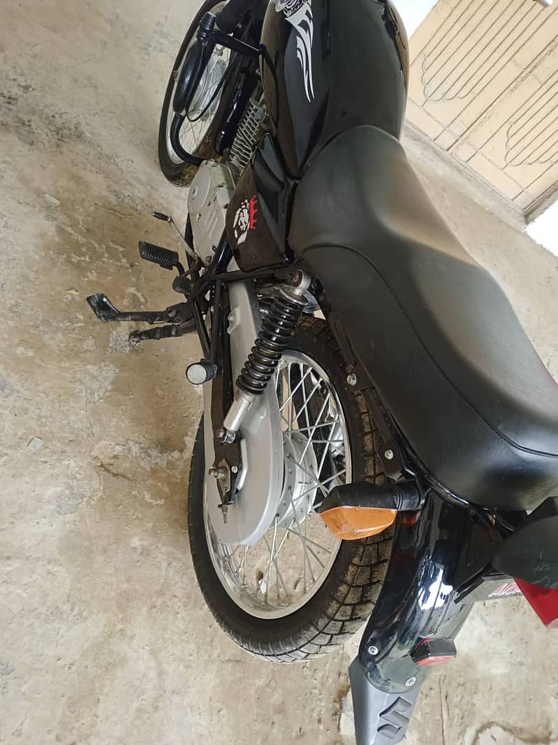 Suzuki GS 150 2014 5