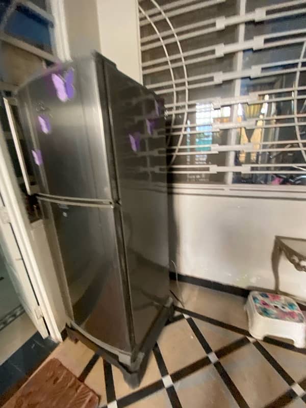 Dawlance fridge good condition 2