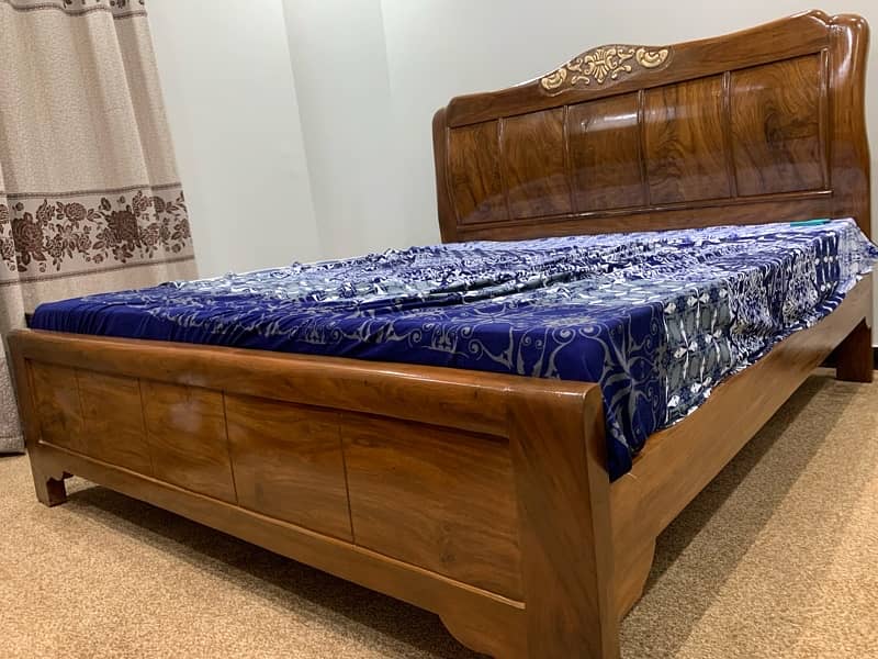 seesham pure wood bed set king size 100% Pasnd ay ga (Just call no sms 1