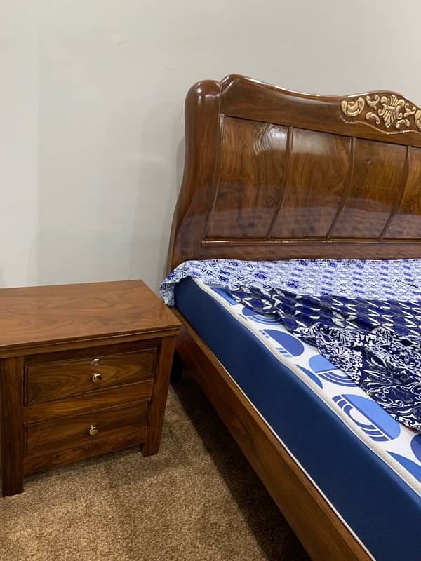 seesham pure wood bed set king size 100% Pasnd ay ga (Just call no sms 3