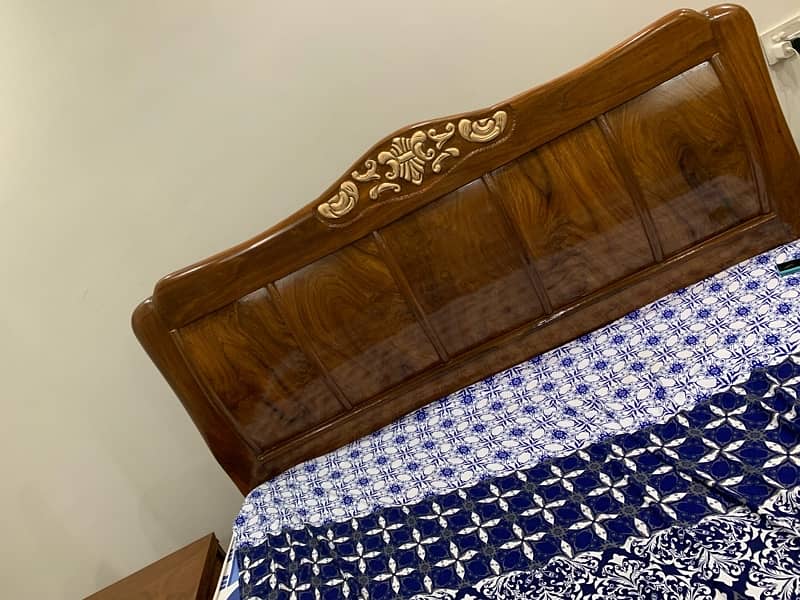 seesham pure wood bed set king size 100% Pasnd ay ga (Just call no sms 5