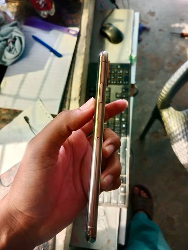 IPHONE XS MAX GOLD Official PTA Approved 5