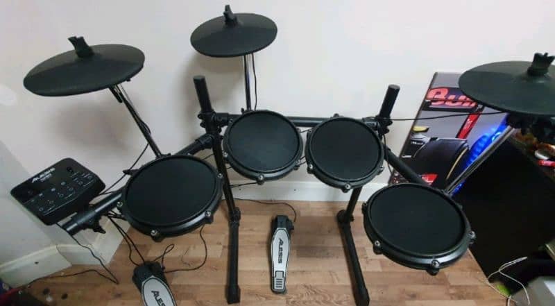 Alesis Nitro Mesh Drum Kit Complete with BOX 10/10 0