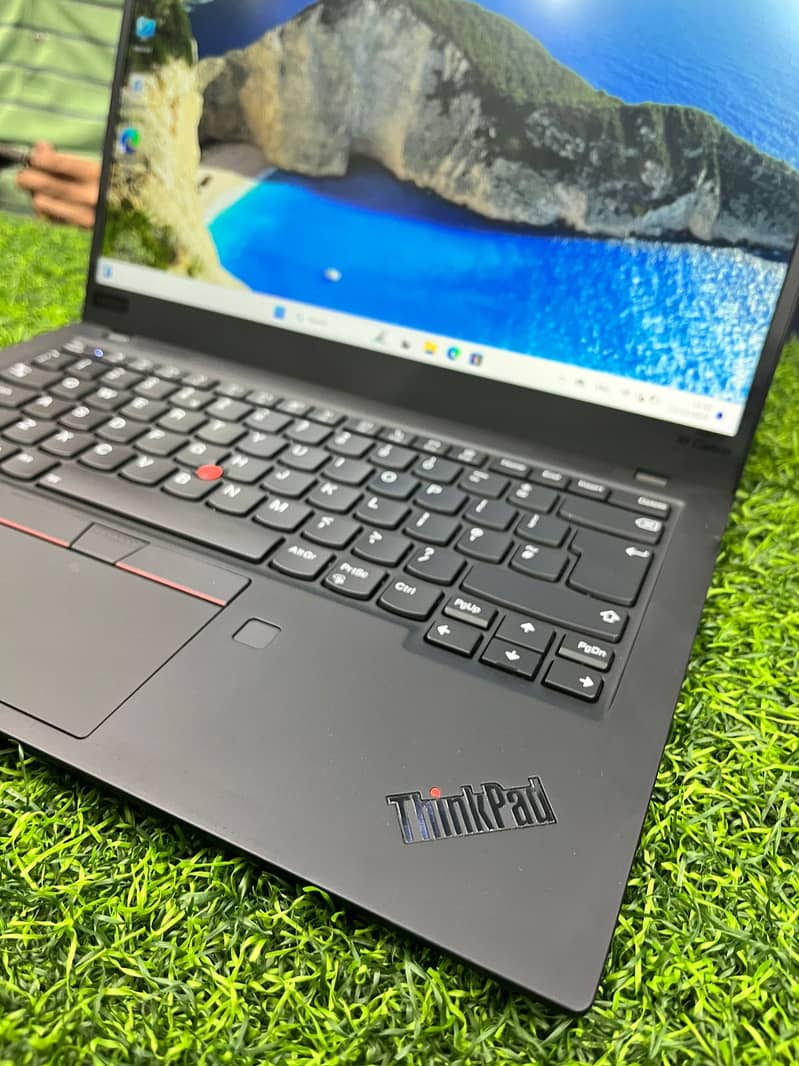 Lenovo x1 Carbon Core i5-10 Gen 8GB Ram 256GB SSD 2