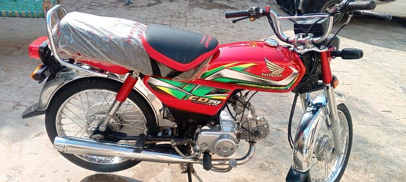 Honda 70 new condition 1100 km chali ha 2