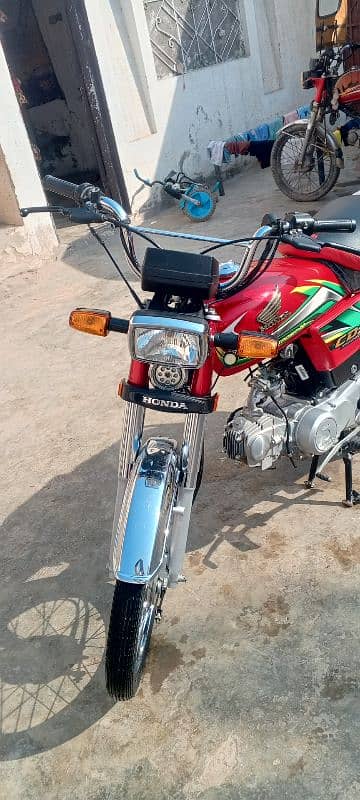 Honda 70 new condition 1100 km chali ha 3