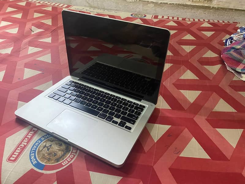 Macbook Pro 2012- Mid 13.3 Inches HD Screen 2