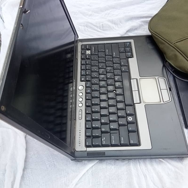 Dell d630 in Pakistan 3