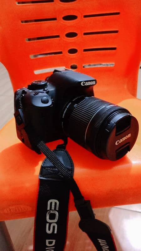 Canon DSLR D700 same like brand new 0