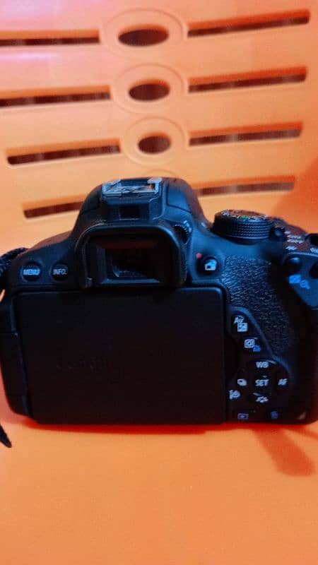 Canon DSLR D700 same like brand new 1