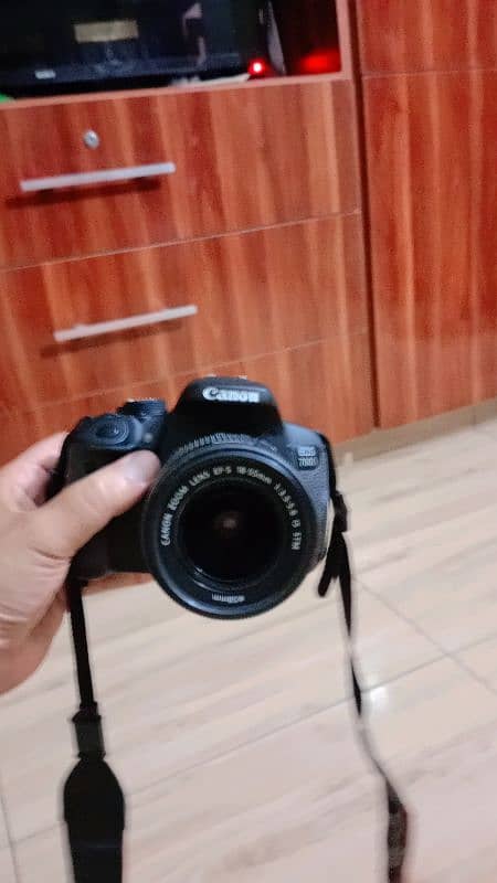 Canon DSLR D700 same like brand new 4