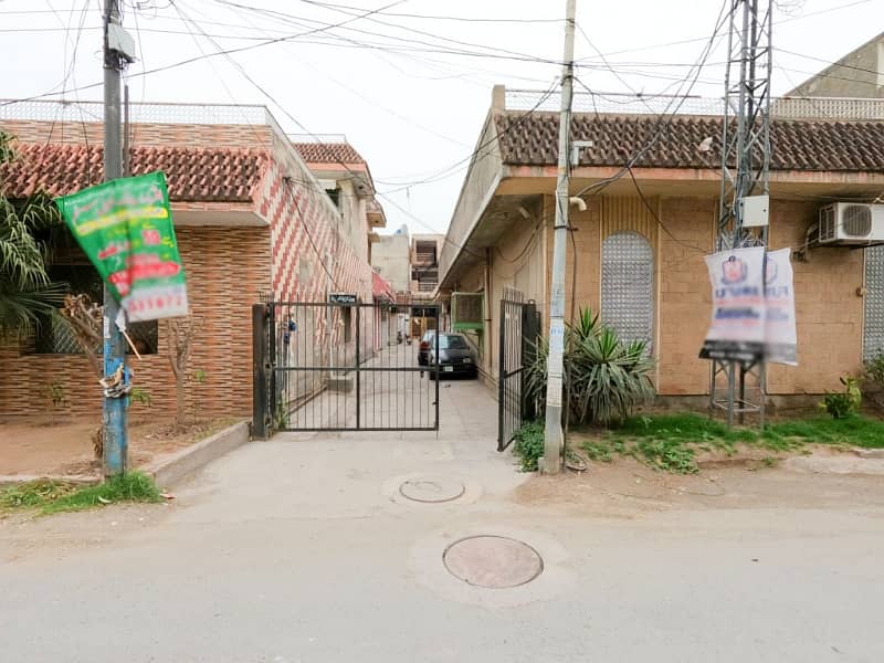 Highly-Desirable House Available In Samanabad For sale 3