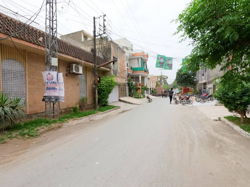 Highly-Desirable House Available In Samanabad For sale 4