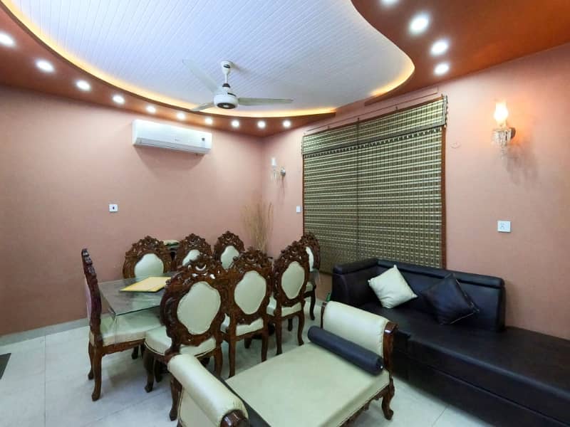 Highly-Desirable House Available In Samanabad For sale 8