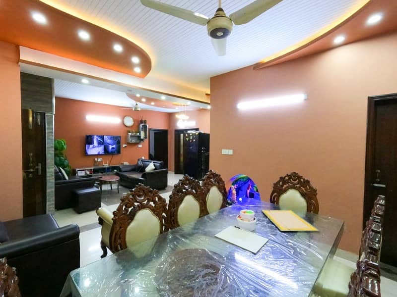 Highly-Desirable House Available In Samanabad For sale 9