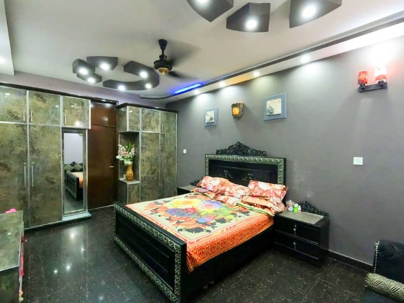 Highly-Desirable House Available In Samanabad For sale 15