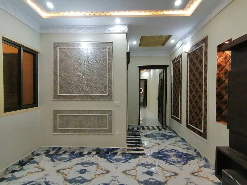 Unoccupied House Of 6 Marla Is Available For Sale In Islamia Park 11