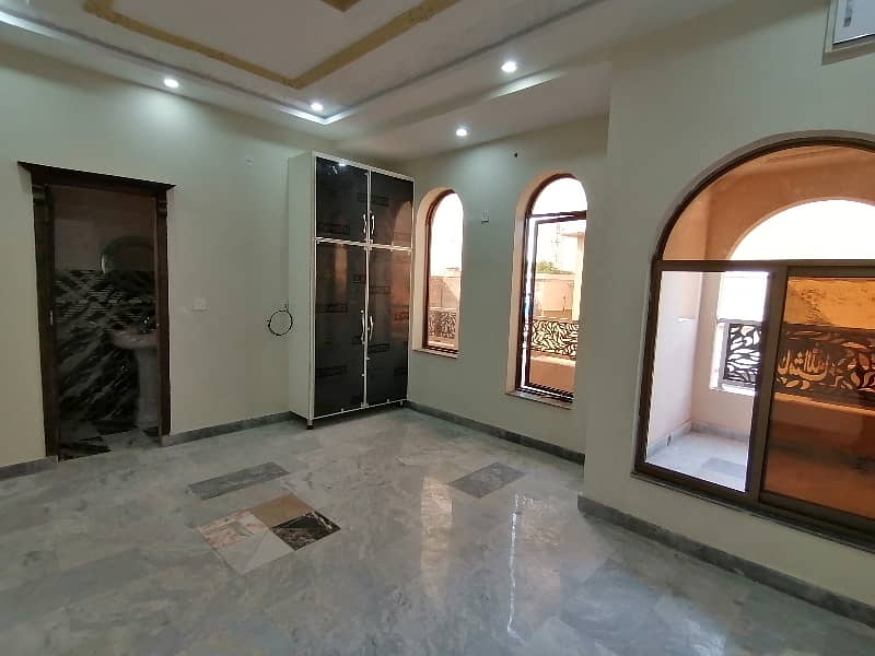 Unoccupied House Of 6 Marla Is Available For Sale In Islamia Park 31