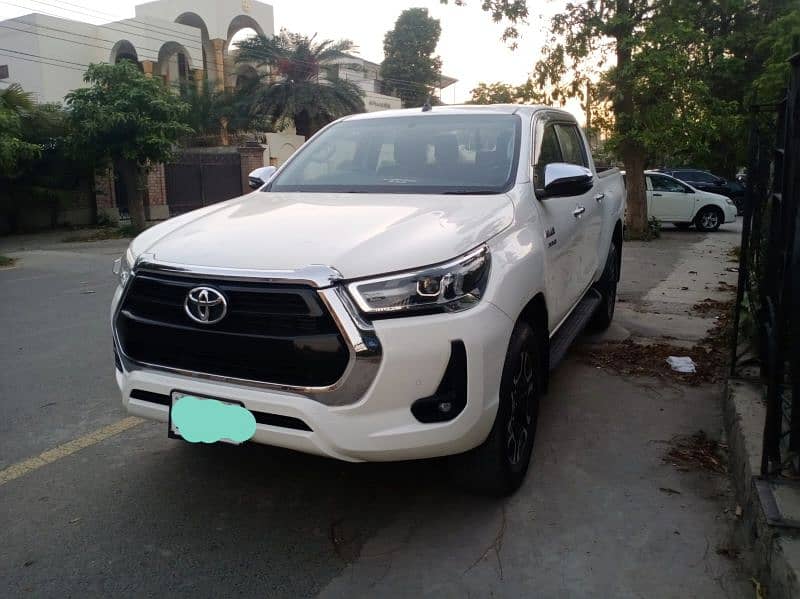 Toyota Hilux 2022 brand new condition 1