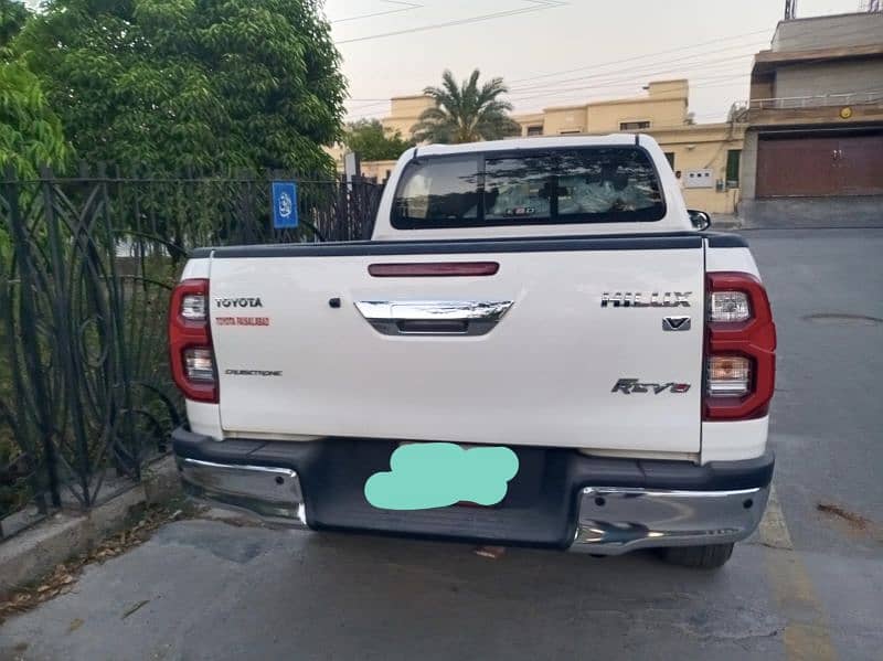 Toyota Hilux 2022 brand new condition 2