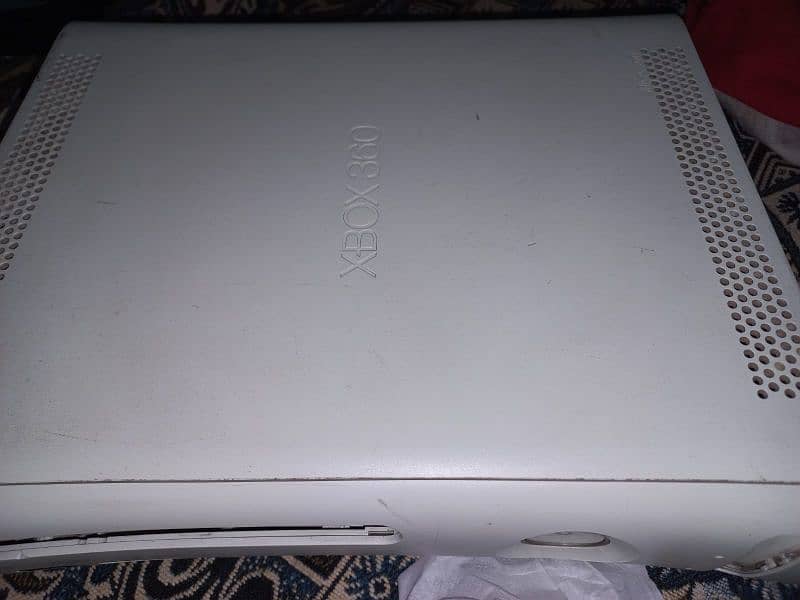 Xbox 360 Console with wireless Controllers 1