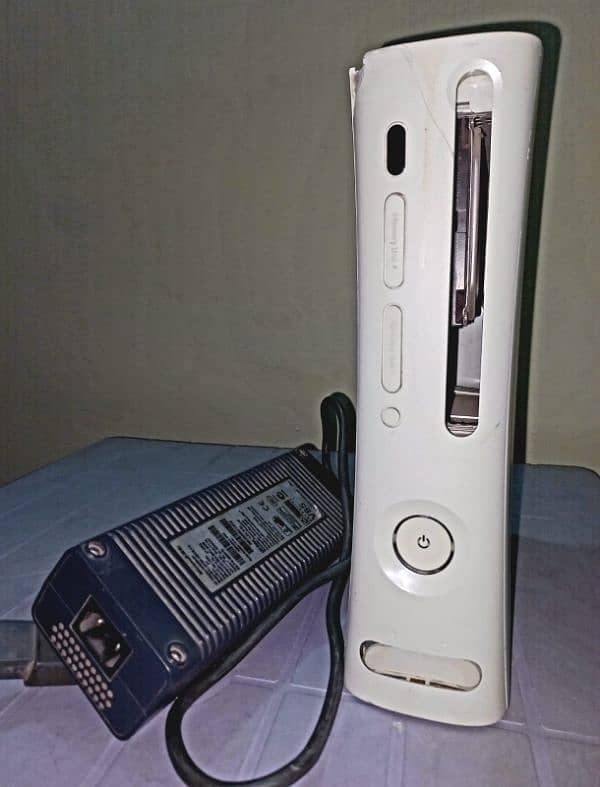 Xbox 360 Console with wireless Controllers 3