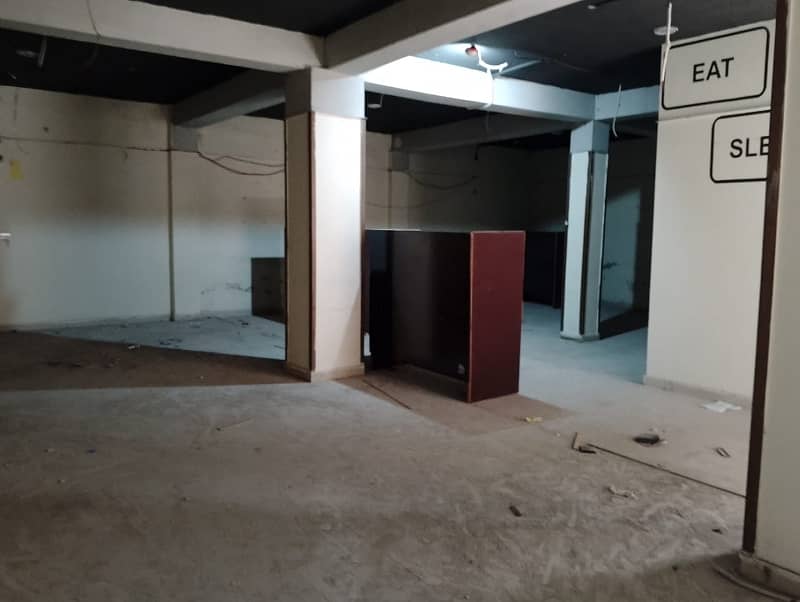 1 kanal Tripple story building for rent in johar town For Office software house+ Call Centre and other commercial activity 2