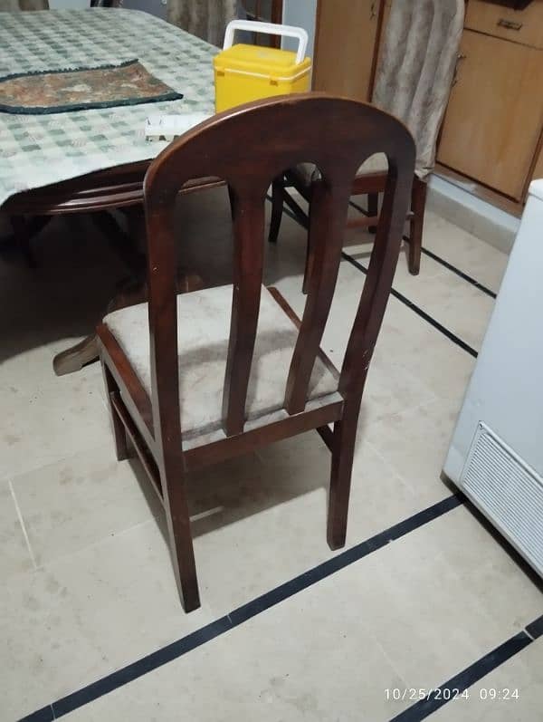 Like a new 6 chairs dining table 2