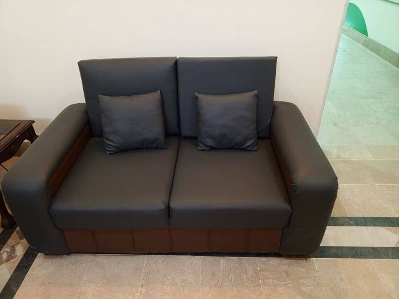 Beautiful 5 seater Sofa set. 1