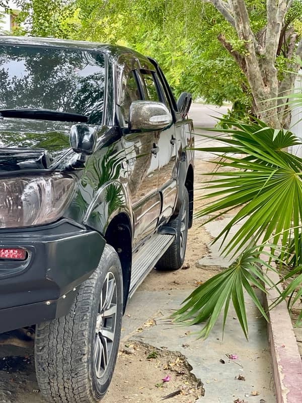 Toyota Hilux 2009 south Africa variant 3