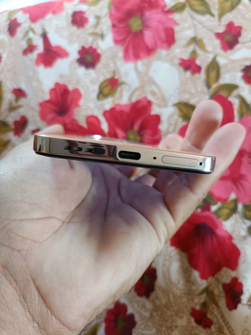 Oppo Reno 12f 4